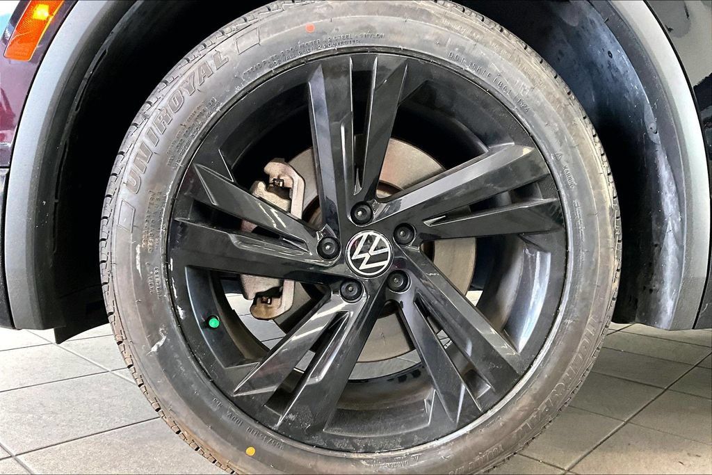 Used 2023 Volkswagen Tiguan SE R-Line FWD image 31