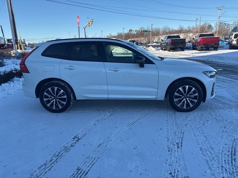 Certified 2025 Volvo XC60 B5 Core image 4