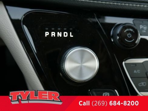 Used 2022 Chrysler Pacifica Limited AWD/4WD image 32