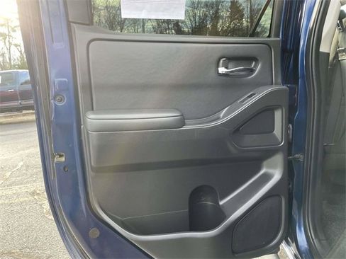 Used 2022 Nissan Frontier SV image 15