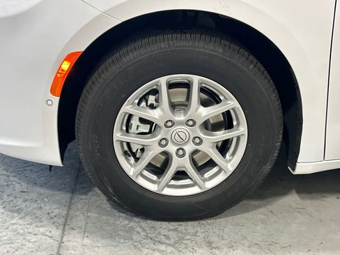 New 2026 Chrysler Pacifica Select image 11