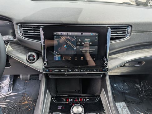 Used 2024 Jeep Wagoneer L Series II w/ Flexible Seating Group image 18