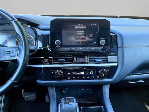 Used 2025 Nissan Pathfinder SV AWD/4WD image 12