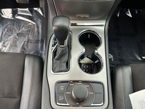 Used 2020 Jeep Grand Cherokee Altitude image 16