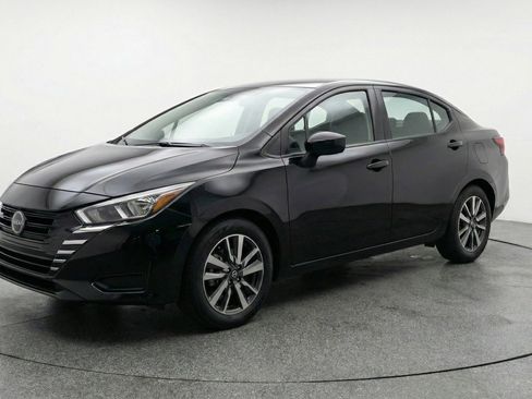 Used 2025 Nissan Versa SV image 3