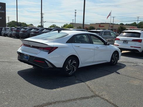 Certified 2025 Hyundai Elantra Sport FWD image 12