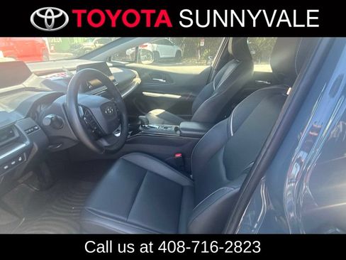 Used 2024 Toyota Prius XLE FWD image 4