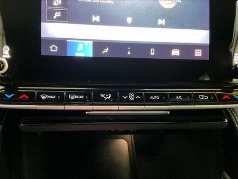 Used 2024 Jeep Wagoneer Series II w/ Flexible Seating Group AWD/4WD image 32