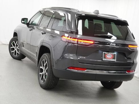Used 2025 Jeep Grand Cherokee Limited AWD/4WD image 15