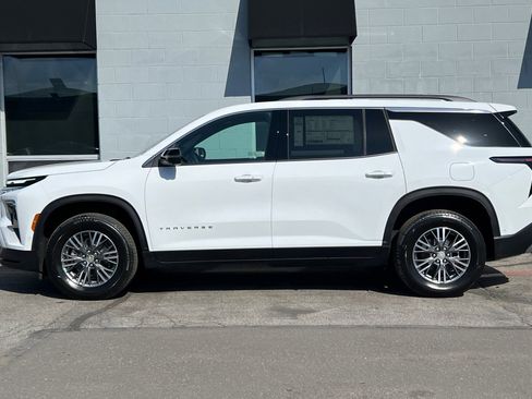 New 2025 Chevrolet Traverse LT w/ Enhanced Driving Package image 7