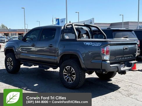 Used 2021 Toyota Tacoma TRD Sport image 9
