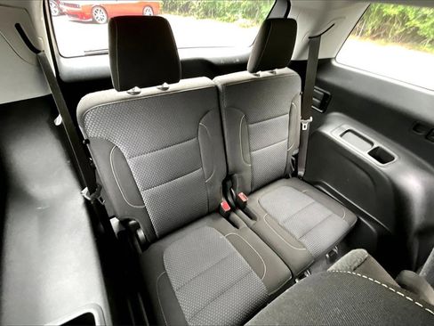 Certified 2023 GMC Acadia SLE w/ Driver Convenience Package image 29