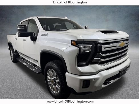 Used 2024 Chevrolet Silverado 2500 High Country w/ Technology Package AWD/4WD image 8