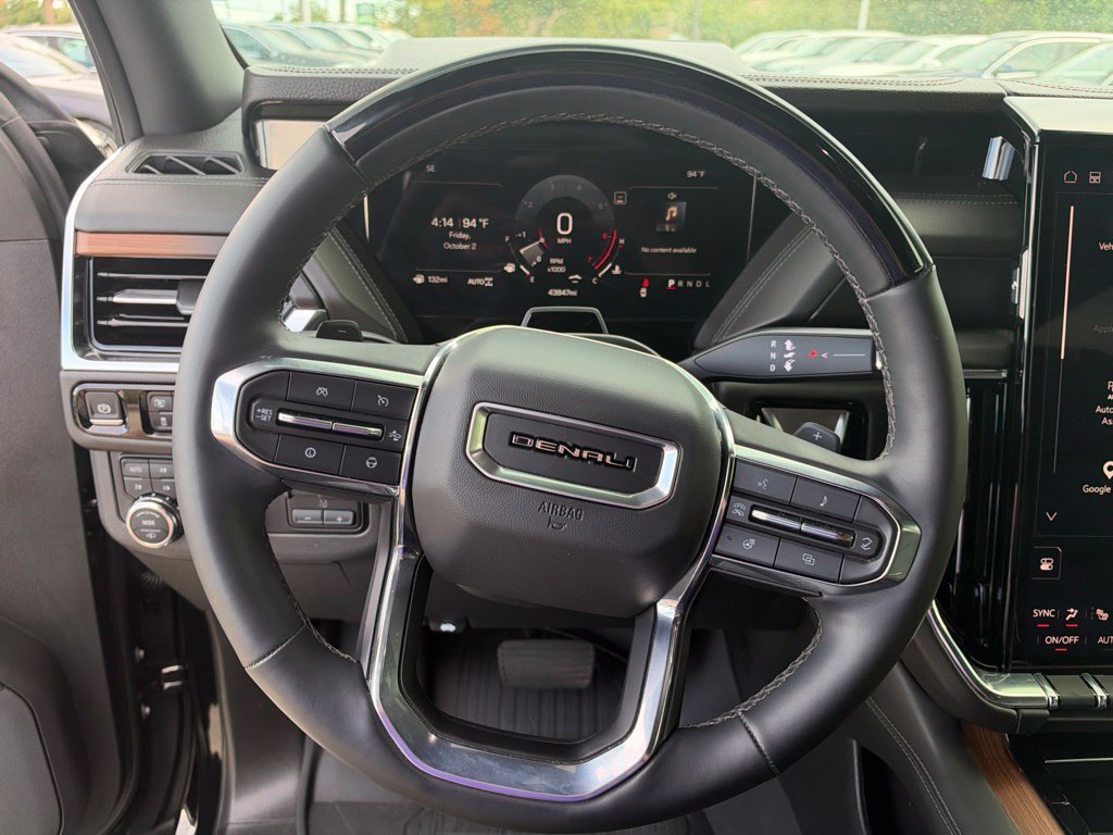 Used 2025 GMC Yukon XL Denali w/ Denali Reserve Package AWD/4WD image 17