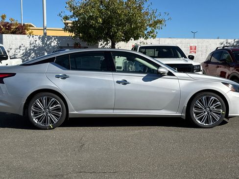 New 2025 Nissan Altima 2.5 SL image 3
