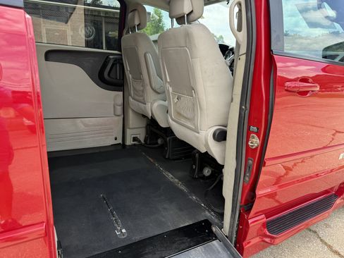 Used 2012 Dodge Grand Caravan SXT FWD image 33