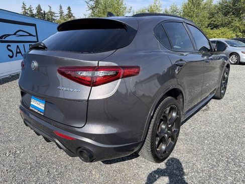Used 2022 Alfa Romeo Stelvio Veloce AWD/4WD image 3