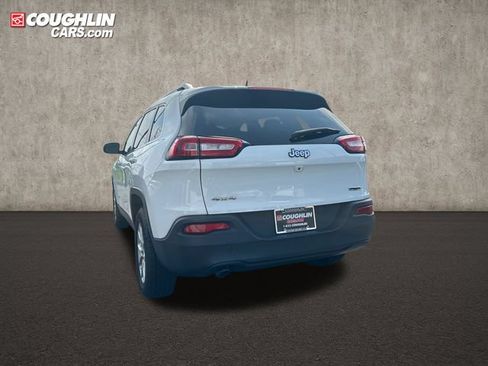 Used 2017 Jeep Cherokee Latitude w/ Cold Weather Group AWD/4WD image 5