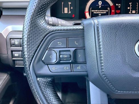 Used 2025 Toyota Tacoma SR5 AWD/4WD image 23