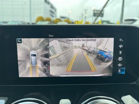 Used 2023 Mercedes-Benz GLB 250 4MATIC image 11