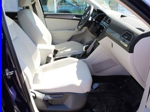 Used 2023 Volkswagen Tiguan SE w/ Panoramic Sunroof Package AWD/4WD image 19