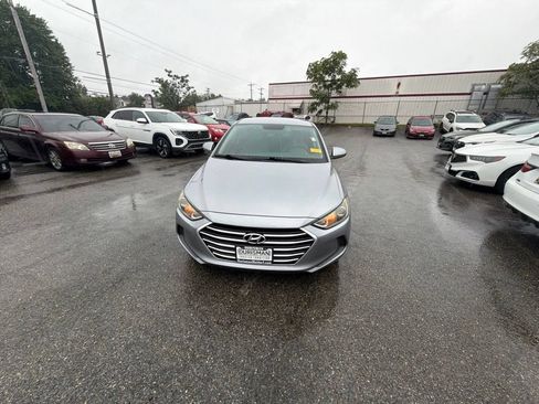 Used 2017 Hyundai Elantra SE FWD image 16