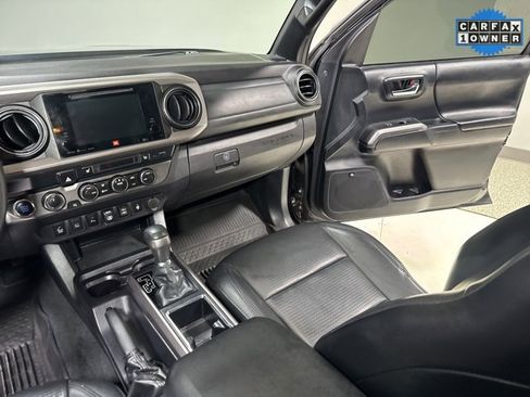Used 2019 Toyota Tacoma Limited image 19