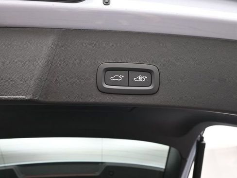 Used 2025 Volvo XC40 B5 Plus AWD/4WD image 31
