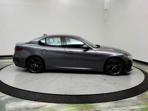 Used 2017 Alfa Romeo Giulia Ti w/ TI 19" Sport Package RWD image 4