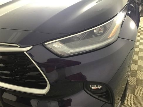 Certified 2021 Toyota Highlander XLE image 24