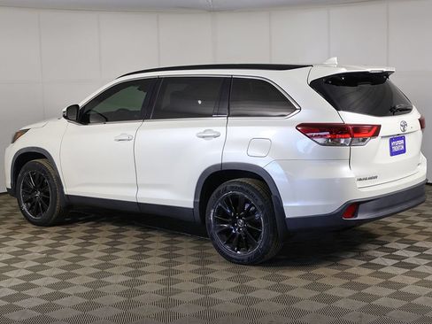 Used 2019 Toyota Highlander SE AWD/4WD image 12