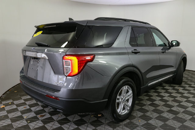 Used 2024 Ford Explorer XLT AWD/4WD image 13