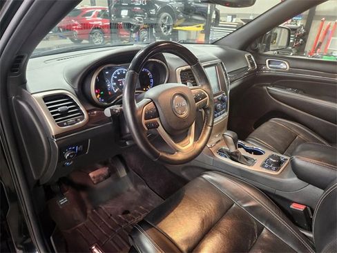 Used 2017 Jeep Grand Cherokee Overland image 5