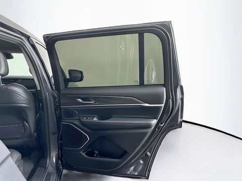 Used 2022 Jeep Grand Cherokee L Limited image 32