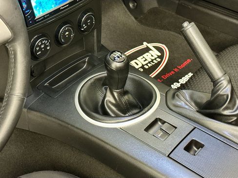 Used 2006 MAZDA MX-5 Miata Touring RWD image 23