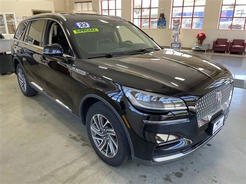 Used 2023 Lincoln Aviator AWD image 3