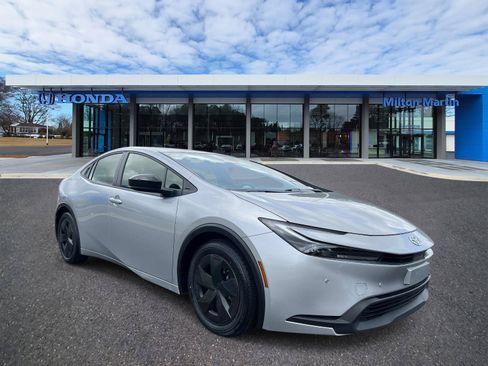 Used 2024 Toyota Prius LE FWD image 1