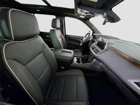 Used 2024 Chevrolet Tahoe Premier w/ Premium Package image 24