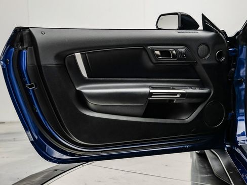 Used 2022 Ford Mustang Shelby GT500 w/ Technology Package image 77