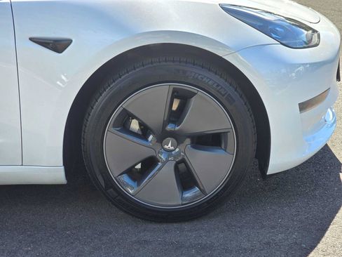 Used 2023 Tesla Model 3 Standard Range RWD image 9