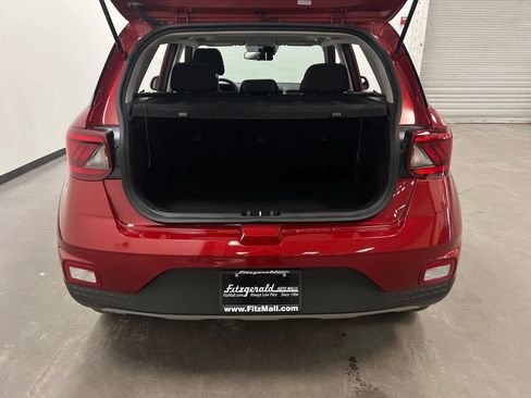 Used 2025 Hyundai Venue SEL FWD image 24