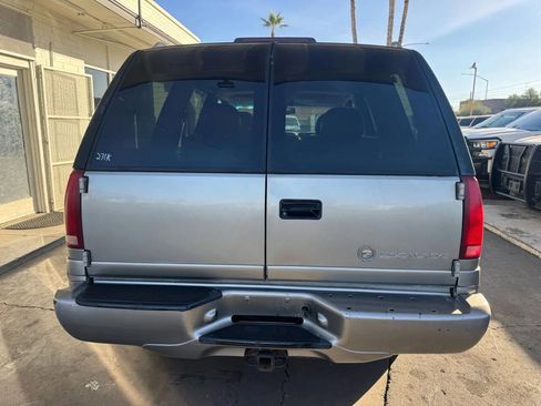 Used 2000 Cadillac Escalade 4WD image 4