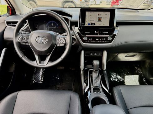 Used 2025 Toyota Corolla Cross XLE w/ Convenience Package FWD image 43