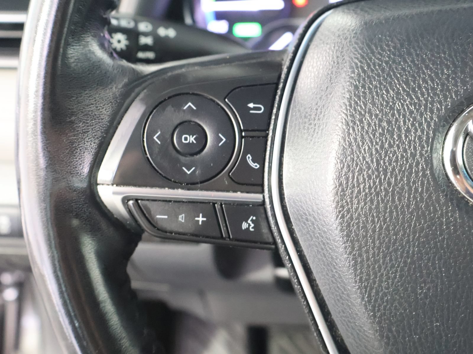 Used 2020 Toyota Camry XLE FWD image 32