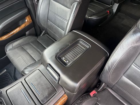 Used 2015 GMC Yukon Denali w/ Premium Package AWD/4WD image 31