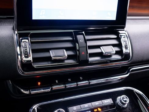 Used 2019 Lincoln Navigator Reserve AWD/4WD image 28