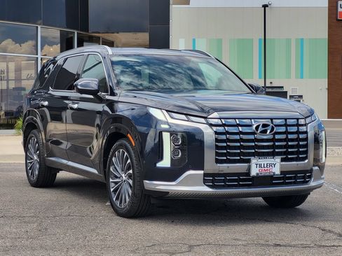 Used 2024 Hyundai Palisade Calligraphy FWD image 2