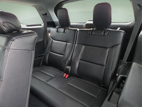 Used 2023 Ford Explorer Limited AWD/4WD image 10