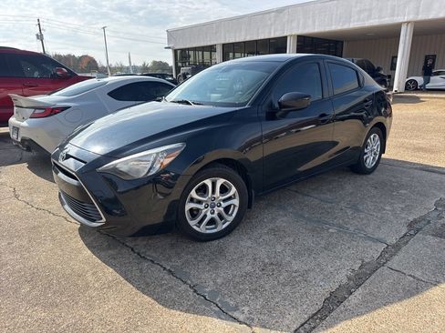 Used 2017 Toyota Yaris iA image 1