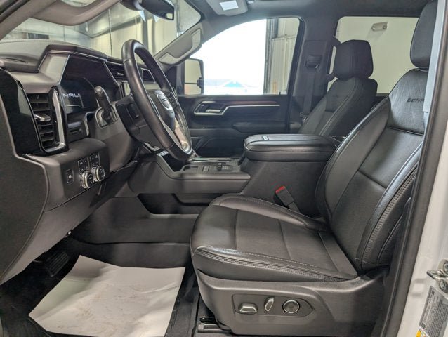 Used 2025 GMC Sierra 3500 Denali AWD/4WD image 16